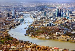 لندن : مقتل امرأة وإصابة خمسة أشخاص في هجوم بالسكين