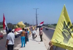 سلسلة بشرية لثوار كفر الدوار تُطالب برحيل العسكر