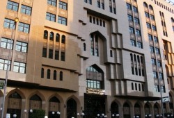 الحكومة تقترض 10.2 مليار جنيه من البنوك لسد عجز الموازنة