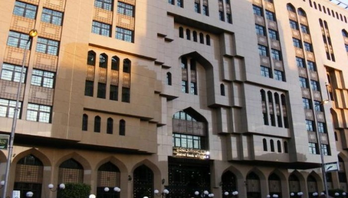 الحكومة تقترض 10.2 مليار جنيه من البنوك لسد عجز الموازنة