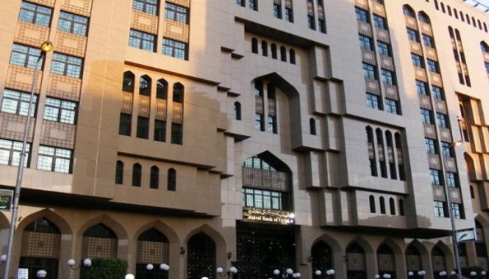 الحكومة تقترض 10.2 مليار جنيه من البنوك لسد عجز الموازنة