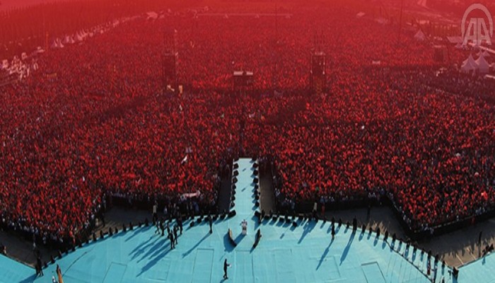 بالصور : 3 ملايين تركي يحتشدون في اسطنبول ضمن فعاليات مليونية "الديمقراطية والشهداء"