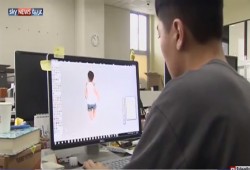 بالفيديو.."السيلفي"عادة قديمة.. شاهد التقنية الجديدة في التقاط صورك