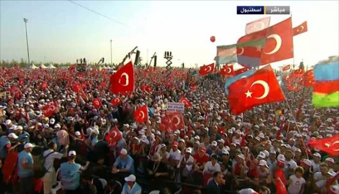 قادة المعارضة يجددون تأييدهم للحكومة التركية بمظاهرة إسطنبول