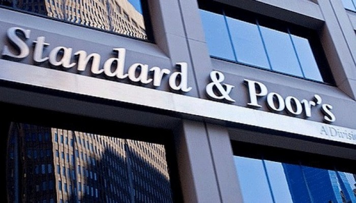 خفض التصنيف الائتماني لمصر إلى "سلبي"