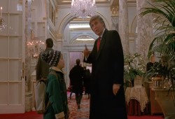 فضائح ماضي "ترامب" تتواصل : كومبارس في فيلم أمريكي شهير