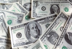 الدولار يرتفع في السوق السوداء بالمناطق التجارية ومعه الريال السعودي