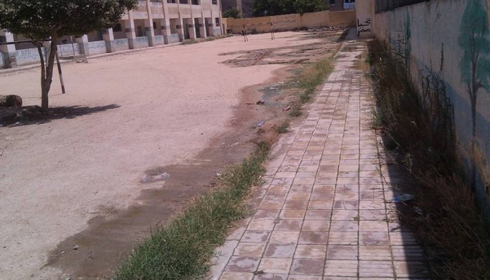 "مجمع المعاهد الأزهرية" بالمحمودية يغرق في الصرف الصحي