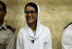 استمرار احتجاز "ماهينور المصري" بمديرية أمن الإسكندرية بعد انتهاء مدة حبسها