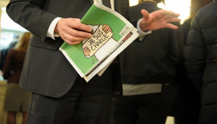 شارلي إيبدو تنشر رسما مسيئا للمسلمين وتشتكي تهديدات بالقتل