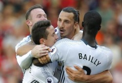 مانشستر يونايتد يضرب بورنموث بثلاثية في أولى مواجهاته بالبريميرليج (فيديو)