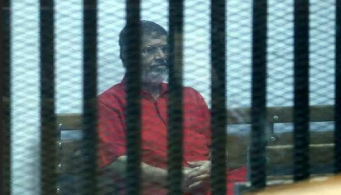 الرئيس مرسي يطعن على حكم سجنه 40 عاما في هزلية "التخابر مع قطر"