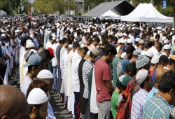 حشد كبير في تشييع جنازة الإمام ومرافقه قتيلا نيويورك