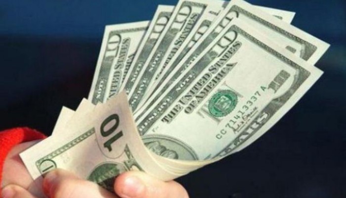 الدولار يسجل 12.75 جنيهًا للبيع بالسوق السوداء