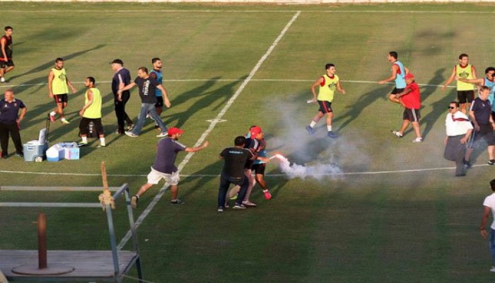 اقتحام الأولتراس تدريبات الأهلي .. واشتباكات مع اللاعبين