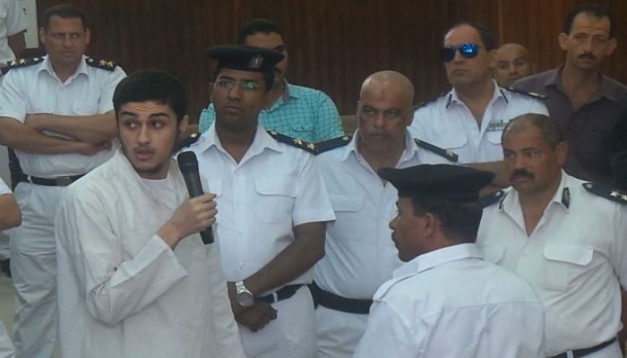 معتقل بقضية "قتل النائب العام" للقاضي: احمينا من التعذيب