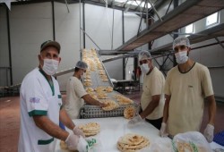 "الإغاثة الإنسانية" التركية ترسل 5.5 مليون رغيف إلى سوريا