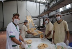 "الإغاثة الإنسانية" التركية ترسل 5.5 مليون رغيف إلى سوريا