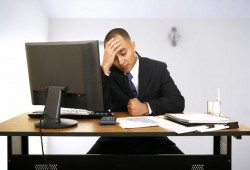 الجلوس طويلا يزيد خطر الجلطات