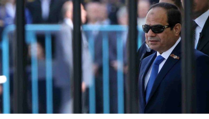 معاريف: السيسي على خطى مبارك في الفساد وإسكات المعارضين