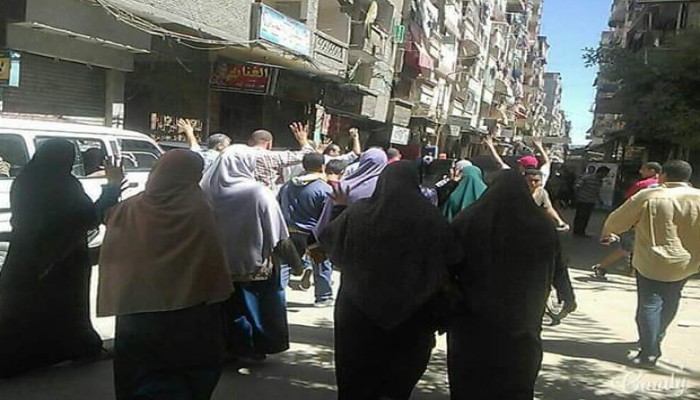 مسيرة بالعوايد تطالب بإسقاط الانقلاب والقصاص للشهداء