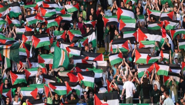 الاتحاد الأوروبي يستعد لمعاقبة سيلتك الأسكتلندي بعد رفع أعلام فلسطين