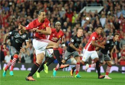 إبراهيموفيتش يمنح مانشستر يونايتد الفوز الثاني (فيديو)