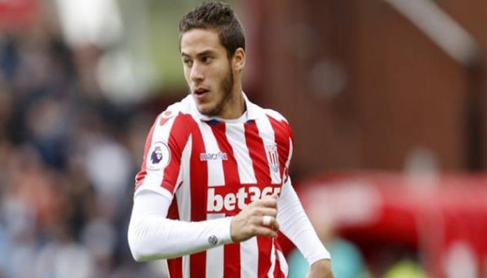 جماهير ستوك سيتي تشيد برمضان صبحي في الظهور الأول له بالبريمرليج