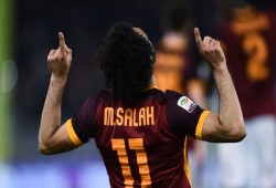 روما يكتسح أودينيزي برباعية في ليلة تألق محمد صلاح