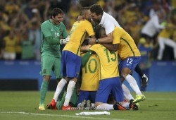 البرازيل تتوج بذهبية كرة القدم الأولمبية للمرة الأولى في تاريخها (فيديو)