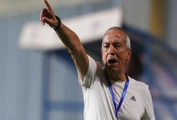 "فيريرا" يرحب بتدريب الأهلي