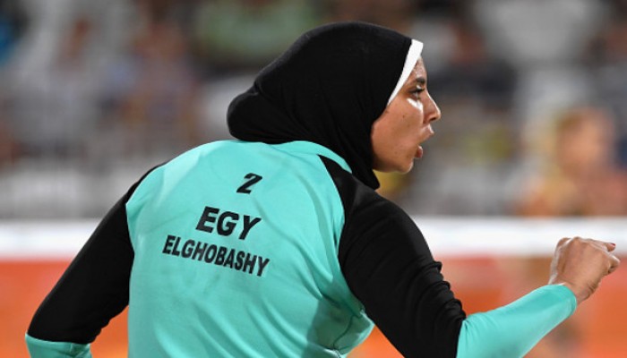 لاعبة طائرة الشاطئ : "ليس لي علاقة بعلم الصهاينة وحسبي الله ونعم الوكيل فيهم"