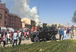 سقوط 8 قتلى في تفجير سيارة مفخخة قرب مبنى أمني بتركيا