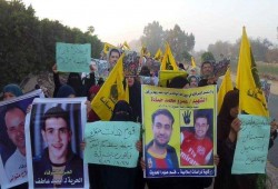 أهالي الشهداء والمعتقلين يتقدمون مسيرة "فاقوس"