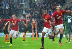 الدوري الإنجليزي: فوز باللحظة الأخيرة ليونايتد والأول لأرسنال وليستر..وتشيلسي يواصل التفوق (فيديو)