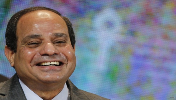 مصريون ساخرون لـ"السيسي: "فاضل تفرض ضريبة على المشي في الشارع"