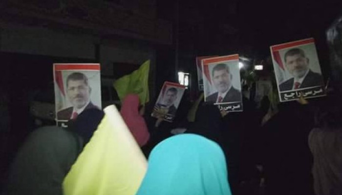 تواصل التظاهرات الليلية تأييدا للرئيس مرسي في مسقط رأسه بالشرقية