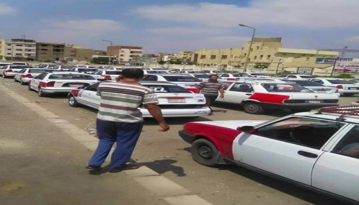 إضراب سائقو التاكسي بالعاشر من رمضان
