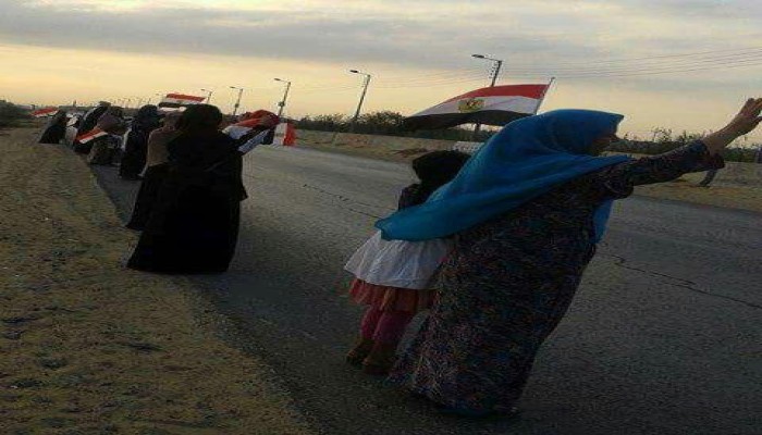 سلسلة بشرية لحرائر السنبلاوين ضمن فاعليات اسبوع قوم هات حقك