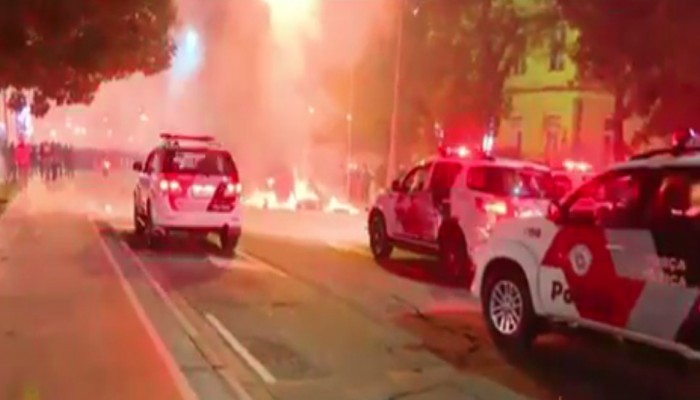 البرازيل : أحداث شغب بعد عزل روسيف وبوادر أزمة مع الجيران