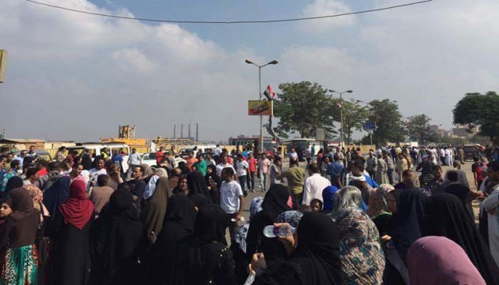 تظاهرات وقطع للطريق من الأهالي أمام معهد ناصر تنديداً برفع سعر لبن الأطفال المدعم ونقصه في الأسواق