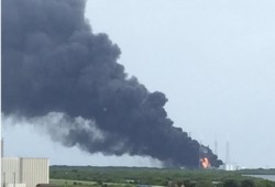 انفجار ضخم في قاعدة لإطلاق الصواريخ بفلوريدا