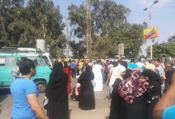 للمرة الثانية.. محتجون يعاودون قطع طريق الكورنيش بسبب أزمة اللبن المدعم