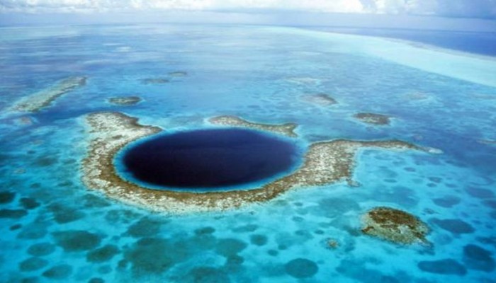 باحثون يكتشفون ثقبا أزرق في بحر الصين