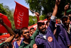 بالتزامن مع زيارة السيسي : 180 مليون عامل هندي يضربون عن العمل