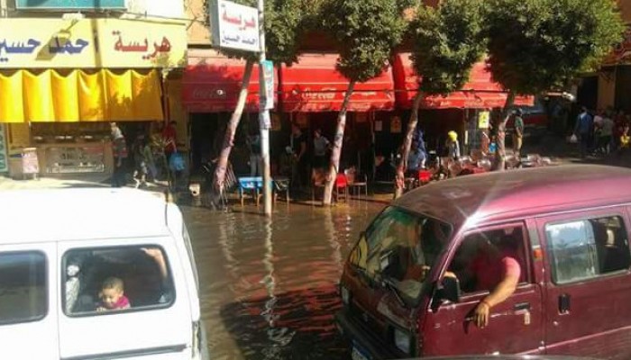 مياه الصرف الصحي تغرق العجمي .. ومسئولي الانقلاب لا يتحركون