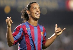 برشلونة يعيد رونالدينيو إلى أحضانه.. وهذا هو منصبه الجديد