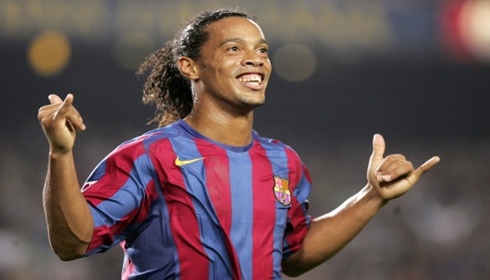 برشلونة يعيد رونالدينيو إلى أحضانه.. وهذا هو منصبه الجديد