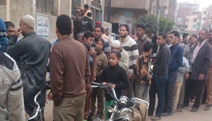 أهالي المنزلة بالدقهلية يتجمهرون أمام شركة الكهرباء: "احنا اتنصب علينا"