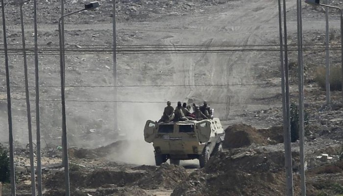 خبير عسكري صهيوني : ضباط كبار في الجيش المصري يركبون "مدرعات مصفحة" خشية التفجير